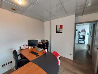 Bureaux et commerces 4 pièces Bureaux et commerces 4 pièces