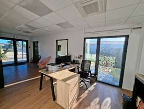 Location Bureaux et commerces 624 m&sup2;Landeronde