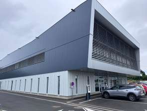 Location Bureaux et commerces 93 m&sup2;Lanvallay