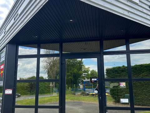 Bureaux et commerces Laval 53
