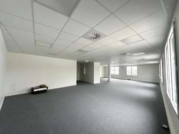 Bureaux et commerces Laval 53