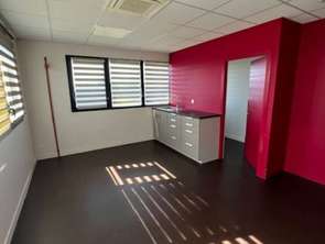 Location Bureaux et commerces 68 m&sup2;Laval