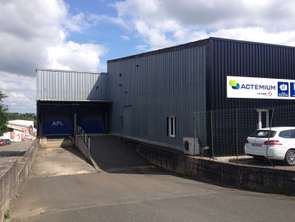 Location Bureaux et commerces 685 m&sup2;Laval