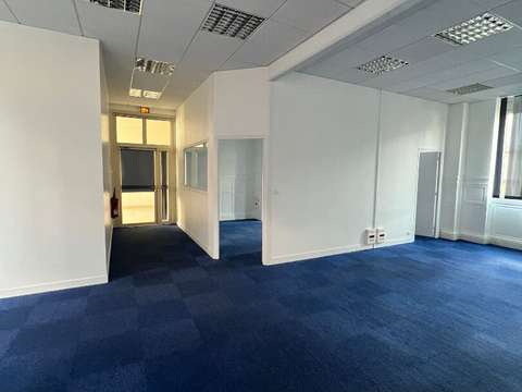 Bureaux et commerces Laval 53