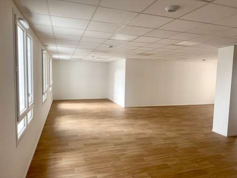 Bureaux et commerces Laval 53