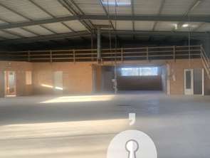 Location Bureaux et commerces 850 m&sup2;Louverné