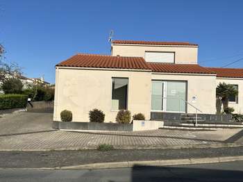 Bureaux et commerces Montaigu 85