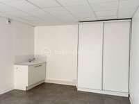 Bureaux et commerces 4 pièces Bureaux et commerces 4 pièces