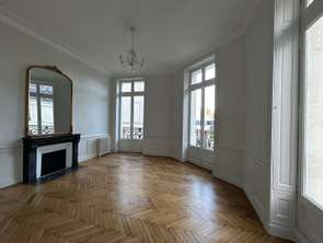 Location Bureaux et commerces 147 m&sup2;Nantes