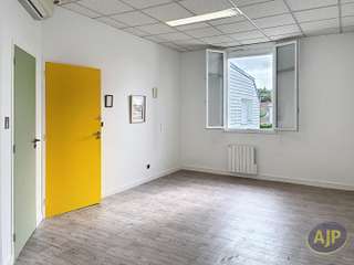 Bureaux et commerces 4 pièces Bureaux et commerces 4 pièces