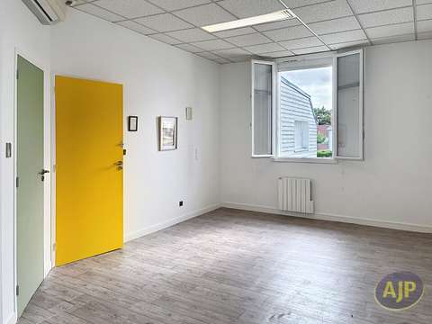 Bureaux et commerces 4 pièces Bureaux et commerces 4 pièces