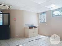 Bureaux et commerces 4 pièces Bureaux et commerces 4 pièces