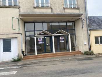Location Bureaux et commerces 110 m&sup2;Plonéour-Lanvern