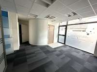 Bureaux et commerces 4 pièces
