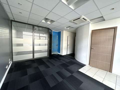 Bureaux et commerces 4 pièces