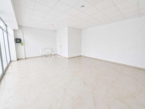 Bureaux et commerces 1 pièce