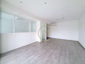 Location Bureaux et commerces 81 m&sup2;Rezé