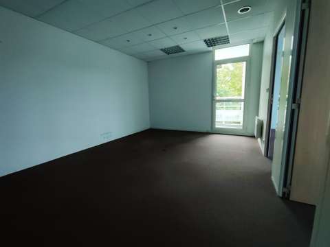 Bureaux et commerces 4 pièces
