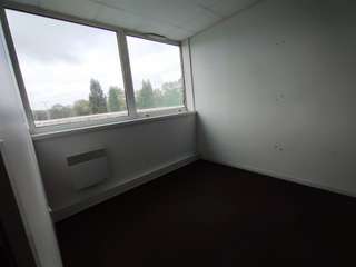 Bureaux et commerces 4 pièces