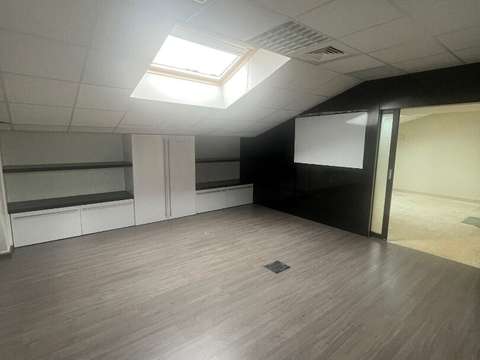 Bureaux et commerces Saint-Berthevin 53
