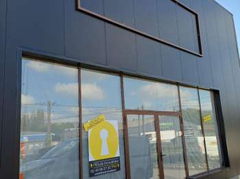 Bureaux et commerces Saint-Berthevin 53