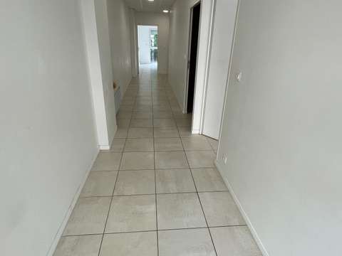 Bureaux et commerces 3 pièces Bureaux et commerces 3 pièces