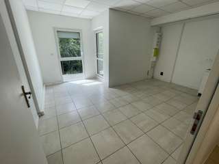Bureaux et commerces 3 pièces Bureaux et commerces 3 pièces