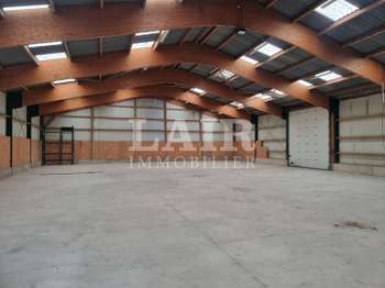 Location Bureaux et commerces 735 m&sup2;Saint-Julien-sur-Sarthe