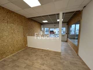 Bureaux et commerces 4 pièces Bureaux et commerces 4 pièces