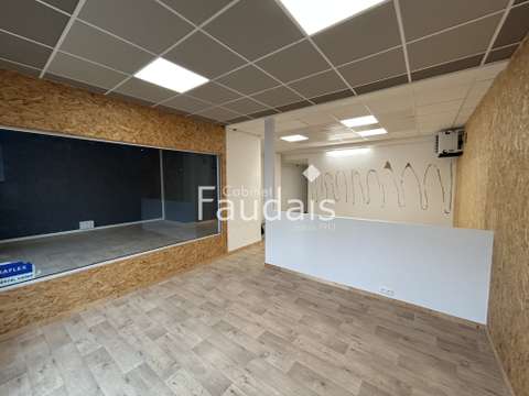 Bureaux et commerces 4 pièces Bureaux et commerces 4 pièces
