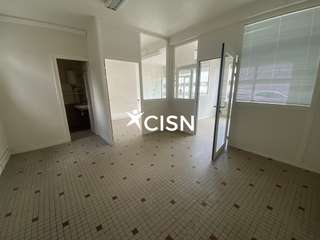 Bureaux et commerces 4 pièces