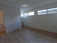 Bureaux et commerces 4 pièces