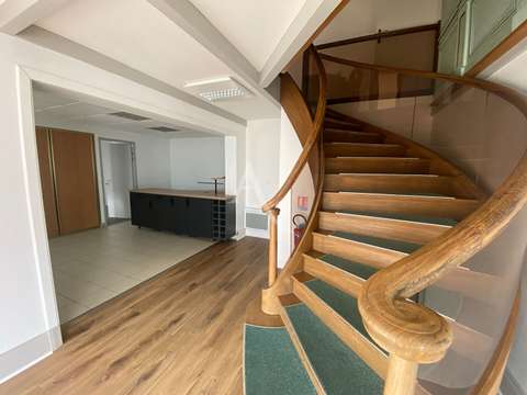 Bureaux et commerces 5 pièces