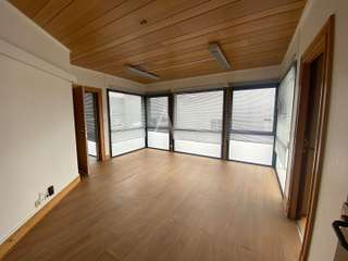 Bureaux et commerces 5 pièces