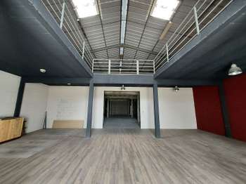 Photo Bureaux et commerces Sainte-Gemme-la-Plaine