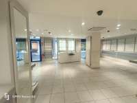 Bureaux et commerces 4 pièces Bureaux et commerces 4 pièces