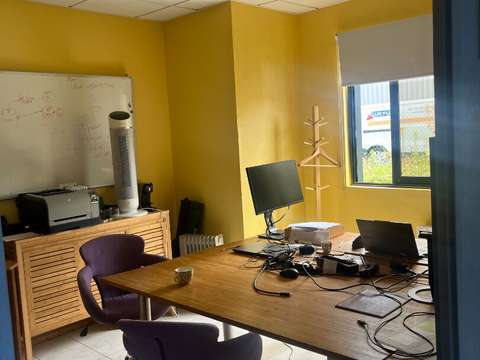 Bureaux et commerces 2 pièces