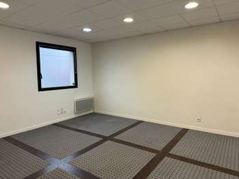 Location Bureaux et commerces 51 m&sup2;Taden