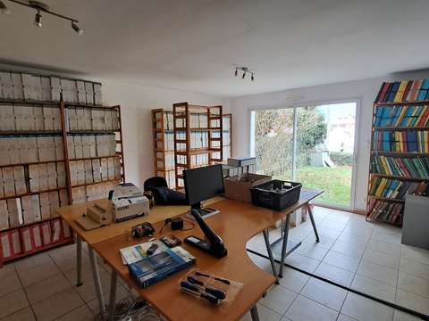 Bureaux et commerces 4 pièces Bureaux et commerces 4 pièces