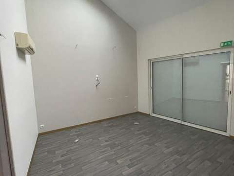 Bureaux et commerces 9 pièces