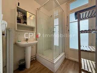 Divers locations