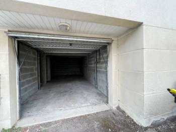 Location Garage box et parking 30 m&sup2;Bégrolles-en-Mauges