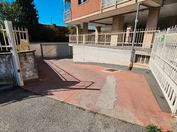 Location Garage box et parking 14 m&sup2;Caen