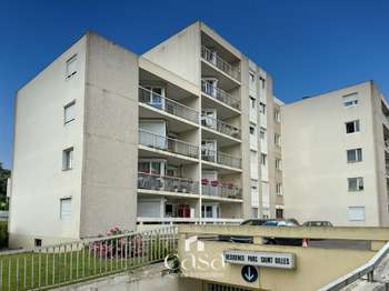 Location Garage box et parking 12 m&sup2;Caen Calvaire St-Pierre - Université
