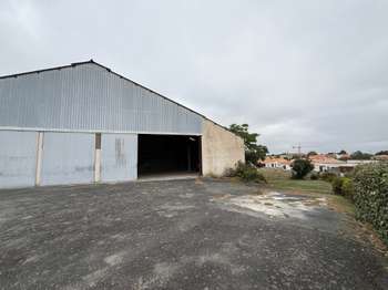 Location Garage box et parking 370 m&sup2;Chanverrie
