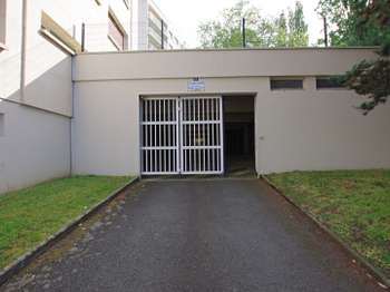 Location garage box et parking 1 pièce