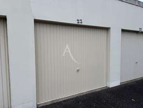 Location Garage box et parking 15 m&sup2;Laval Centre-Ville Préfecture