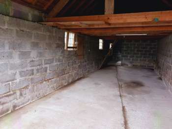 Location Garage box et parking 50 m&sup2;Le Guerno