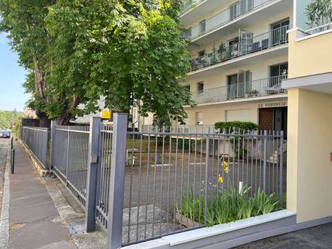 Location garage box et parking 1 pièce