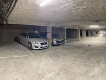 Location Garage box et parking 12 m&sup2;Nantes Bottière - Chénaie